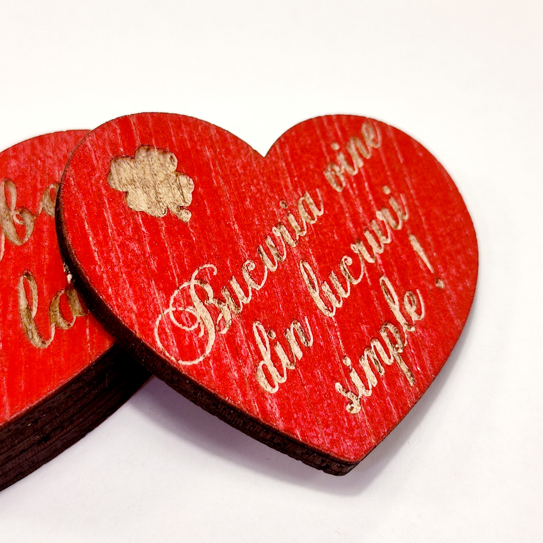 Inimioare cu diverse mesaje - Martisor artizanal de lemn cu magnet - imagine 11