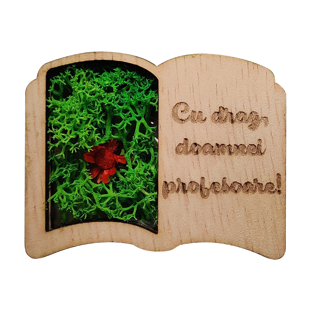 Carte cu licheni si mesaj gravat –Martisor artizanal de lemn cu magnet - Image 6
