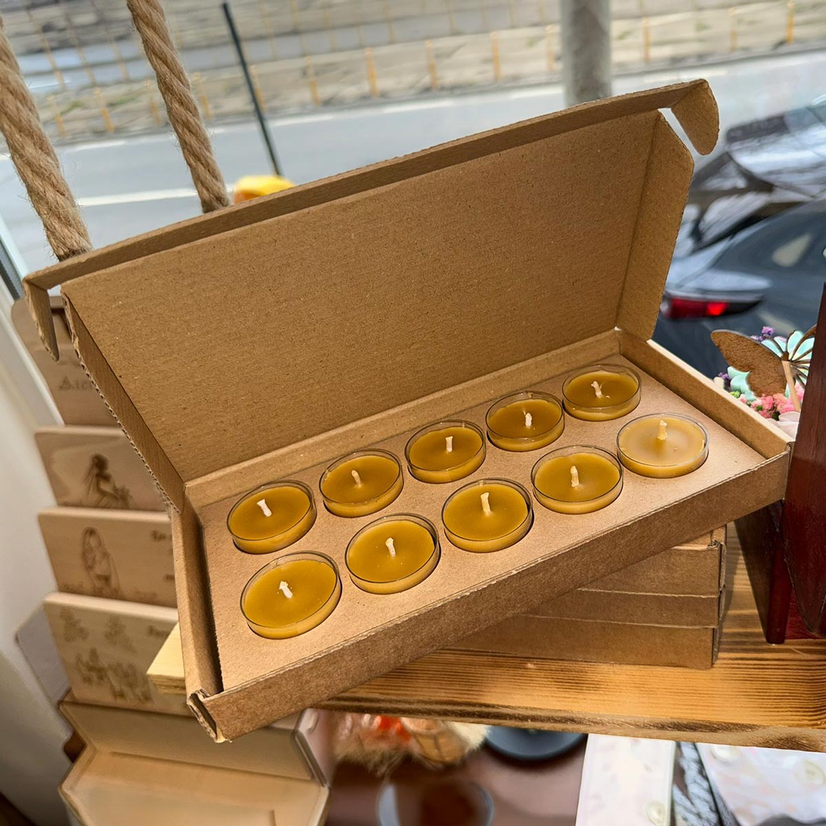 Set 10 lumânări pastilă din ceară de albine 100% naturală, ardere curată, parfum natural de miere - Image 2